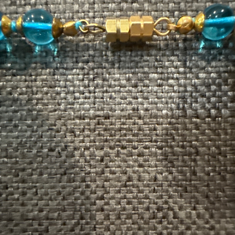 Artisan glass necklace with white flowers and aqua blue glass - Picture 4 of 8